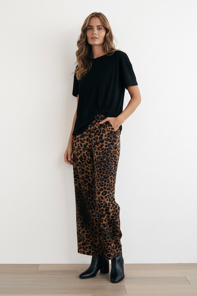 Easy Tuck Tee Black